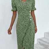 Robe à imprimé floral avec manches courtes et bouton