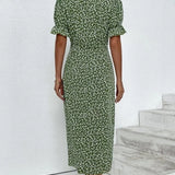Robe à imprimé floral avec manches courtes et bouton