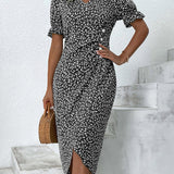 Robe à imprimé floral avec manches courtes et bouton