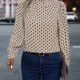 Blouse au style et imprimés vintage