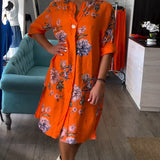 Robe avec boutons et col V imprimé