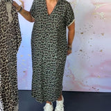 Robe imprimée léopard à manches courtes et col V