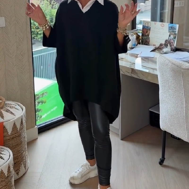Pull Avec Caractéristiques Col V, Boutonné Et Asymétrique