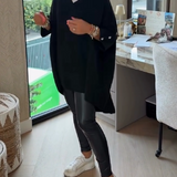 Pull Avec Caractéristiques Col V, Boutonné Et Asymétrique