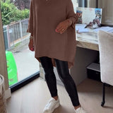 Pull Avec Caractéristiques Col V, Boutonné Et Asymétrique