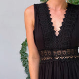 Robe débardeur col V en dentelle