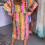 Robe avec col en V et demi-manche