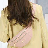 Sac à bandoulière simple de couleur unie sur le devant