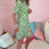 Robe décontractée à col en V et poche imprimée
