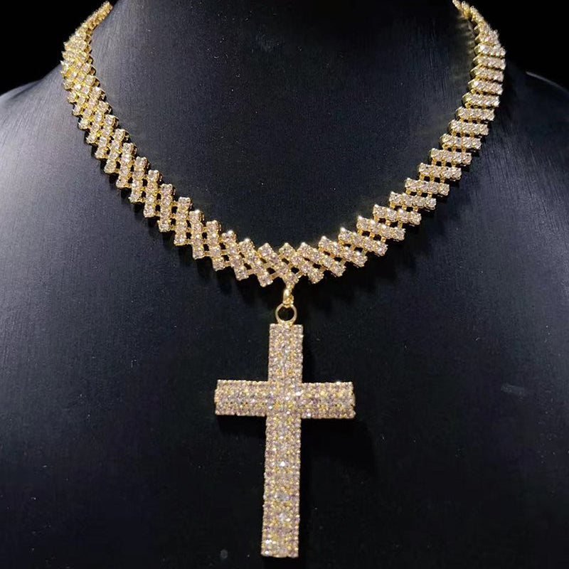 Pendentif croix en diamant étincelant
