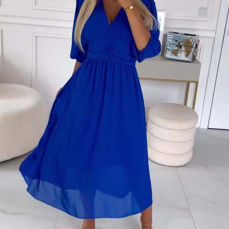 Robe à col en V de couleur unie à la taille