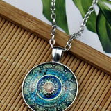 Ensemble collier de pierres précieuses fleur de mandala
