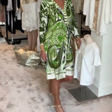 Robe décontractée à col en V et imprimé rétro