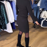 Robe avec cou de cou et manche fascinante