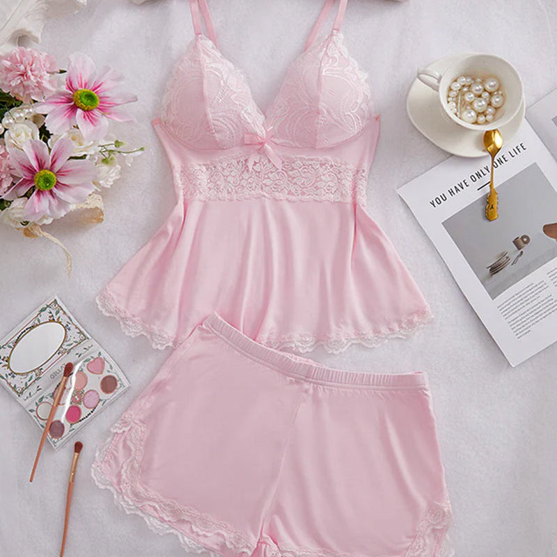 Ensemble de nuit en dentelle avec caraco et short à col en V