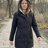 Maëlle – Le manteau qu’on enfile sans réfléchir, même les matins pressés.