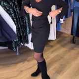 Robe avec cou de cou et manche fascinante