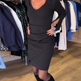 Robe avec cou de cou et manche fascinante