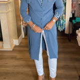 Manteau boutonné avec une couleur unie décontractée