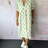 Robe ample à revers et manches courtes