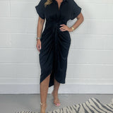 Élégante robe plissée à col chemise