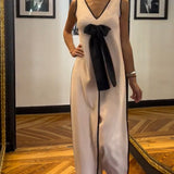 Costume élégant avec nœud sans manches