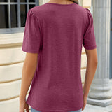 T-shirt à col en U froncé de couleur unie