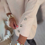 Pull Avec Caractéristiques Col V, Boutonné Et Asymétrique