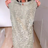Robe fendue élégante sans manches en dentelle