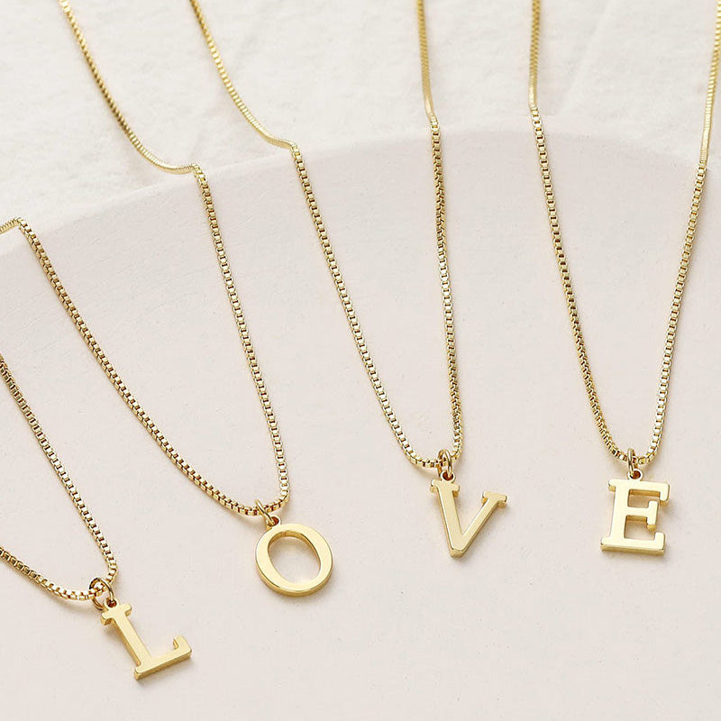 Collier à 26 lettres anglaises à la mode et exquis