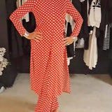 Costume élégant fendu à pois