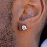 Boucles d'oreilles à tige rondes classiques en zircon