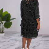 Robe élégante superposée à imprimé pois