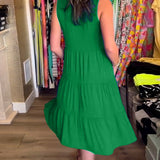 Robe à coupe plissée et sans manches