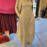 Robe de couleur unie et à manches longues