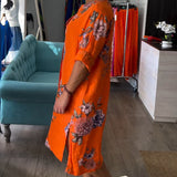 Robe avec boutons et col V imprimé