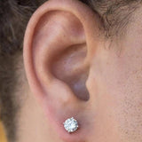 Boucles d'oreilles à tige rondes classiques en zircon