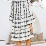Robe courte élégante à imprimé tendance