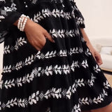 Robe courte élégante à imprimé tendance