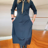 Robe élégante de couleur unie avec poche et col rond