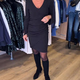 Robe avec cou de cou et manche fascinante