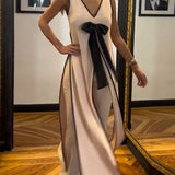 Costume élégant avec nœud sans manches