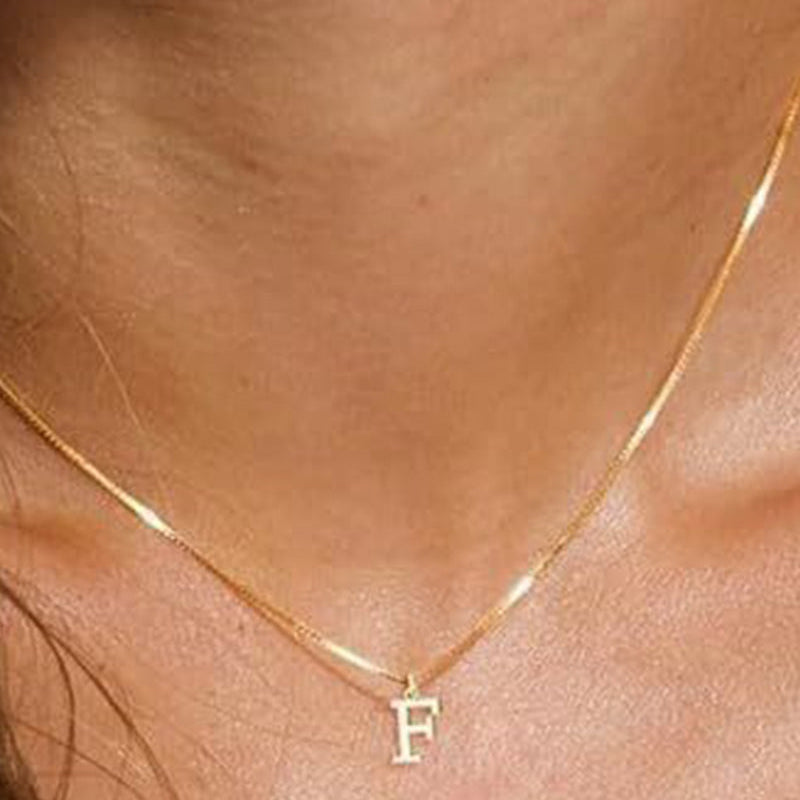 Collier à 26 lettres anglaises à la mode et exquis