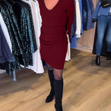 Robe avec cou de cou et manche fascinante