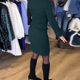 Robe avec cou de cou et manche fascinante