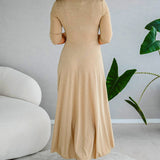 Robe élégante de couleur unie avec col en V et manches trois-quarts