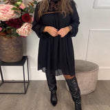 Robe Avec Détail de Découpe en Dentelle, Design à Manches Bouffantes Et Aura Élégante