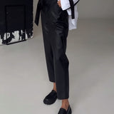 Pantalon svelte en cuir coupe svelte