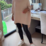 Pull Avec Caractéristiques Col V, Boutonné Et Asymétrique