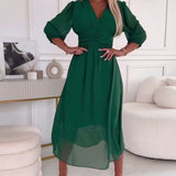 Robe à col en V de couleur unie à la taille